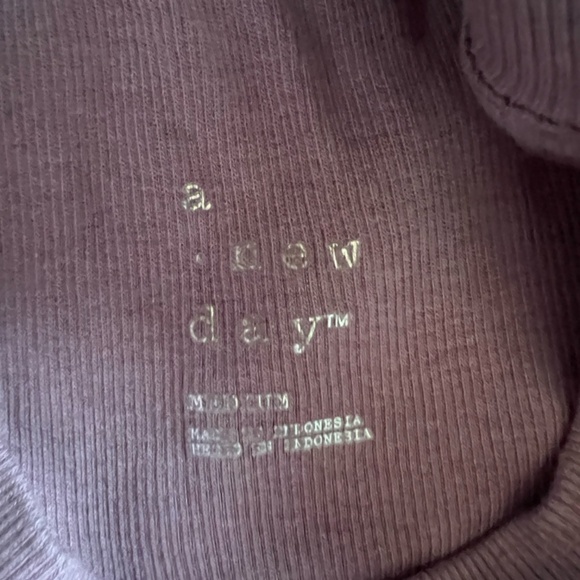 Mauve Short Sleeve Crewneck Bodysuit Size M - Picture 2 of 2